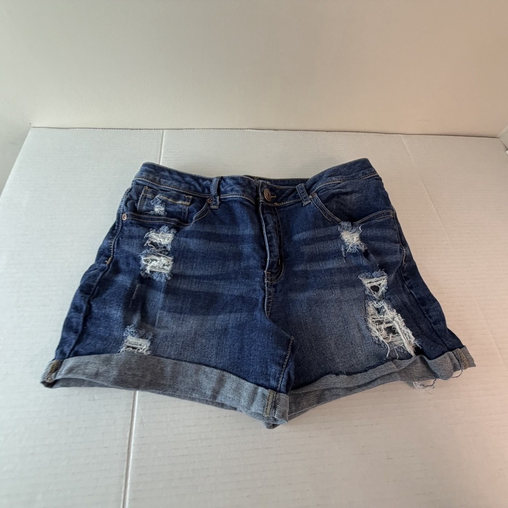 Maurice's mid rise Blue Jean Shorts Size 9/10 Distressed 5 Pocket Rollups‎